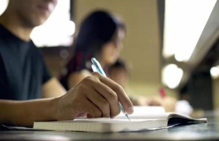 Як Росія спотворює свідомість абітурієнтів з ТОТ України