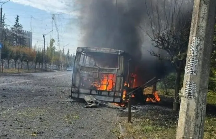 Удари по автобусах у Краматорську: вже 33 загиблих, рух громадського транспорту буде зупинено
